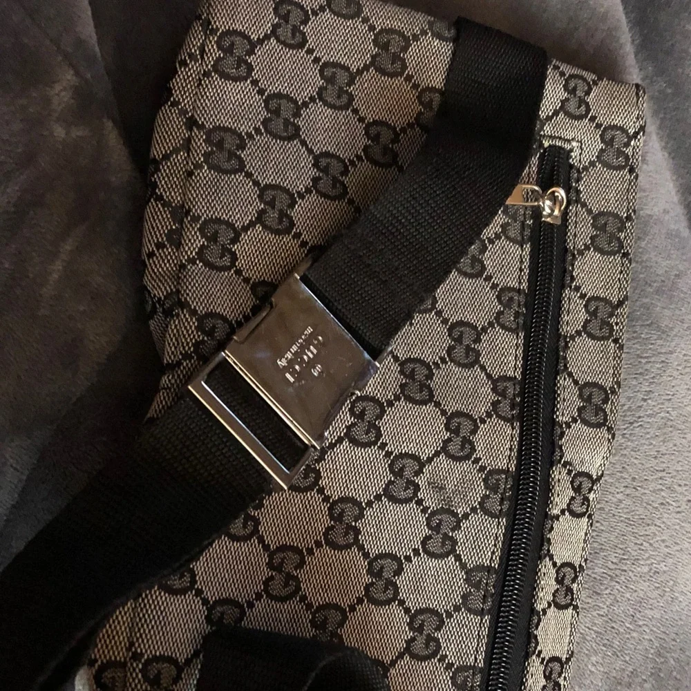 Gucci grey and black Fanny waist Travel Bag - Picture 5 of 5